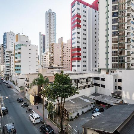 Em Frente Ao Shopping Atlantico! Com Sacada, Garagem E Ar Condicionado Appartamento Balneário Camboriú Esterno foto