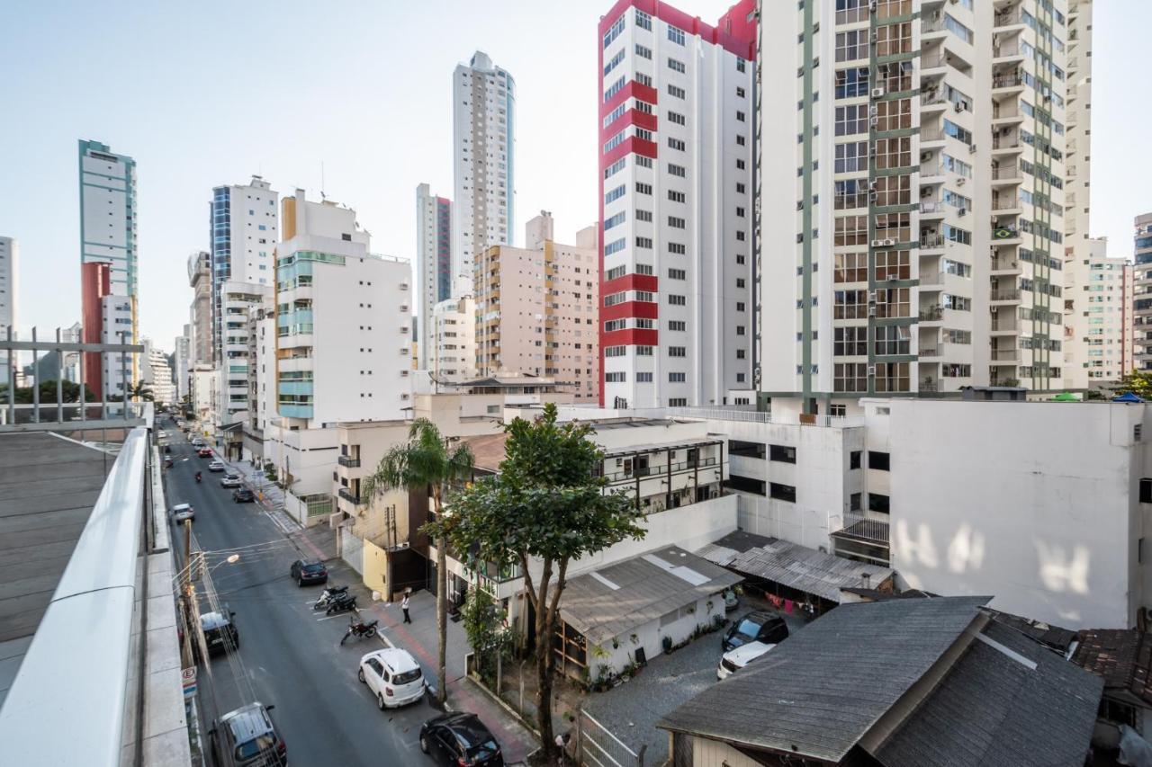 Em Frente Ao Shopping Atlantico! Com Sacada, Garagem E Ar Condicionado Appartamento Balneário Camboriú Esterno foto